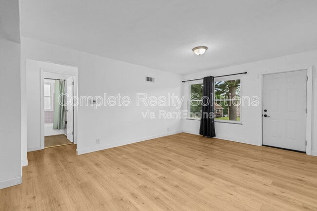 Building Photo - 6127 Lucille Ave