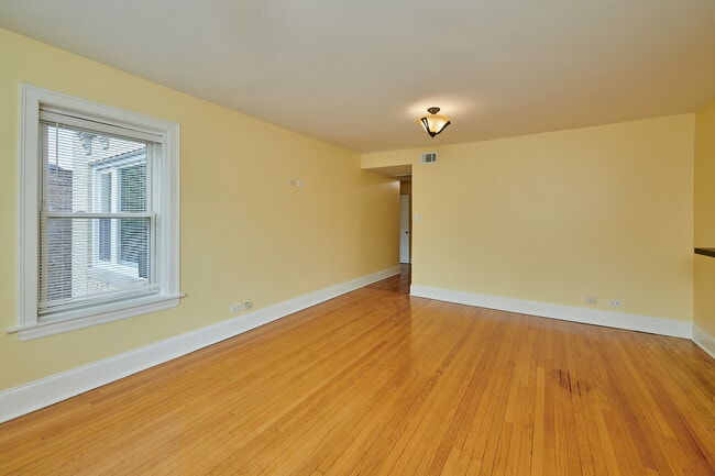 Building Photo - 6333 N Francisco Ave