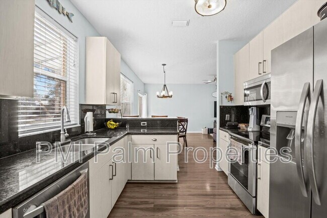 Building Photo - 272 Live Oak Ln