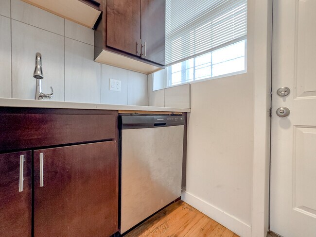 Building Photo - 4405 N Kimball Ave