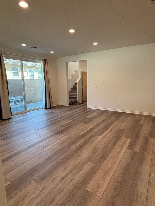 Building Photo - $500 OFF SECOND MONTH RENT SPECIAL!! - Bright Four-Bedroom Townhome in Whittier and Walkable Palm...