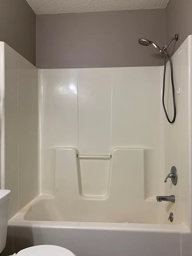 Building Photo - 601 SE 110th Rd