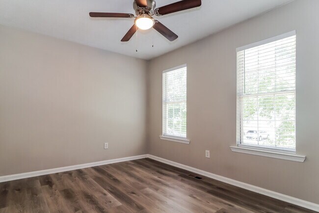 Building Photo - 1980 Morning Walk NW