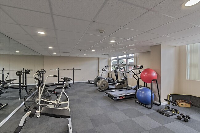 Building Photo - 531 N Ocean Blvd