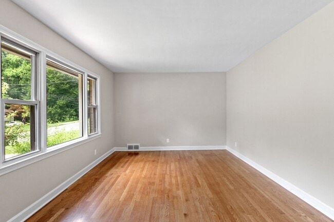 Building Photo - Introducing a newly renovated 3 bedroom, 2...
