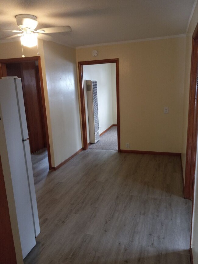 Building Photo - 67 N Kennebec Ave