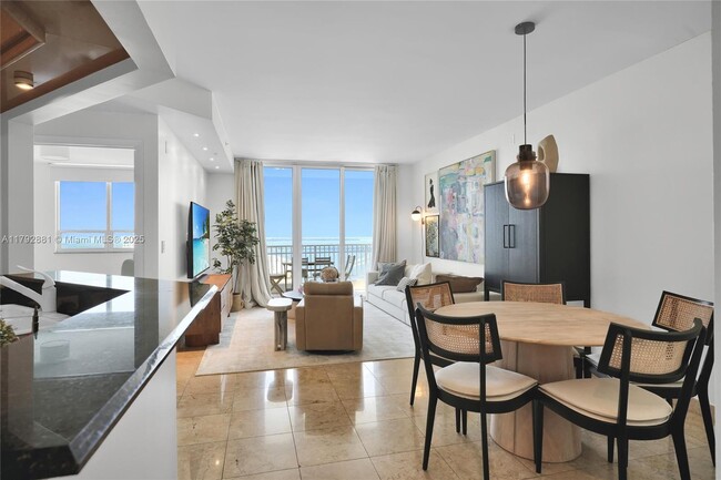 Building Photo - 801 Brickell Key Blvd