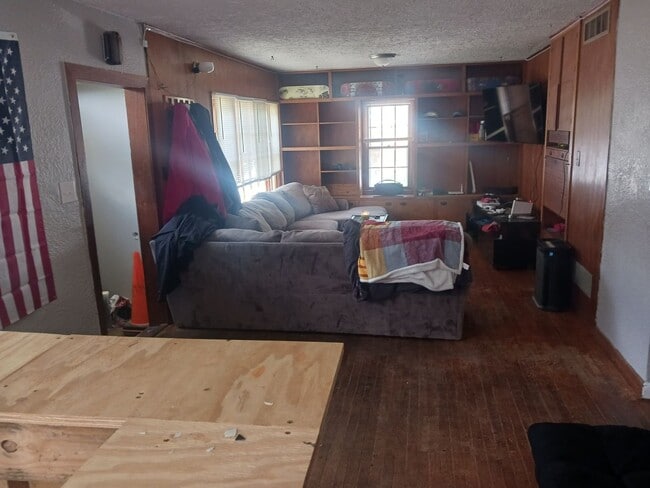 Building Photo - 108 N Russel (Sublease) "Flexible Move in ...