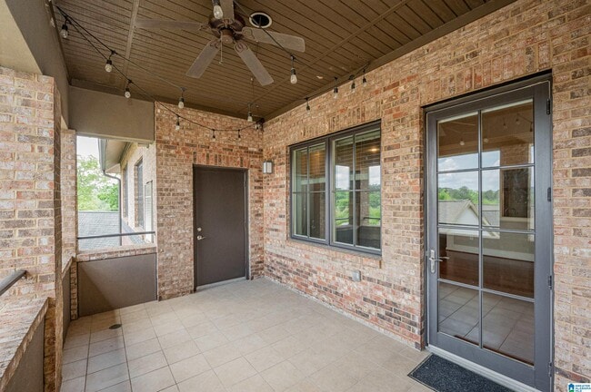 Building Photo - 350 19th St S