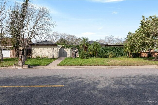 Building Photo - 2625 Village Dr