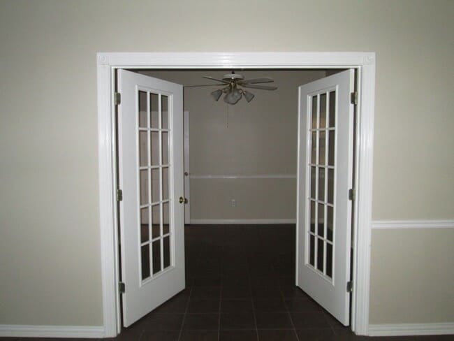 Building Photo - Spacious 3 bedroom 2 bath home in Tyler! Coming soon!