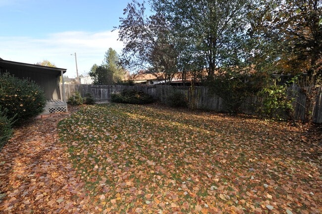 Building Photo - 2 bed 2 bath Hayden rancher duplex
