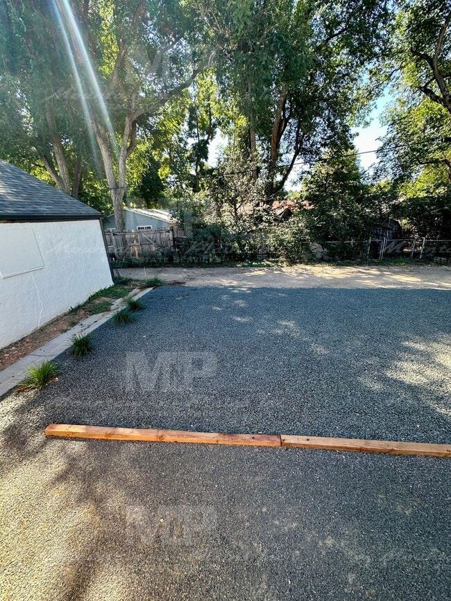 Building Photo - 301 Parker St