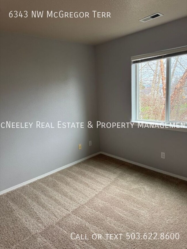 Building Photo - Air Conditioned, Kaiser Woods 3 Bedroom in...