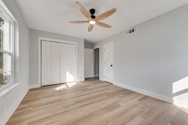 Building Photo - Built for Entertaining. Designed for Living. Fresh Style. Smart Layout. Perfect Location