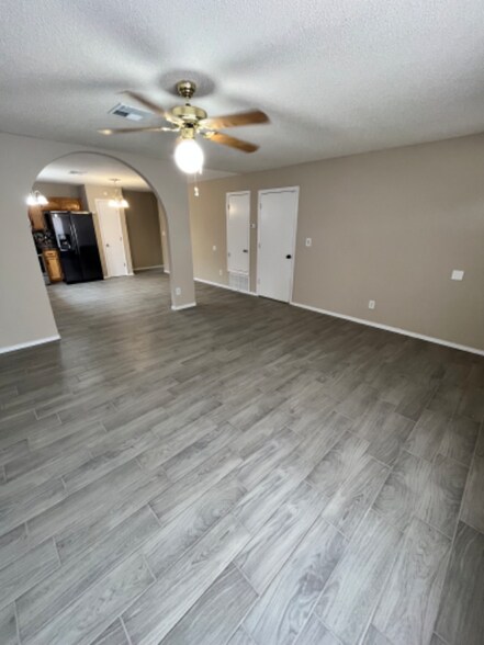 Building Photo - 2365 Tierra Humeda Dr