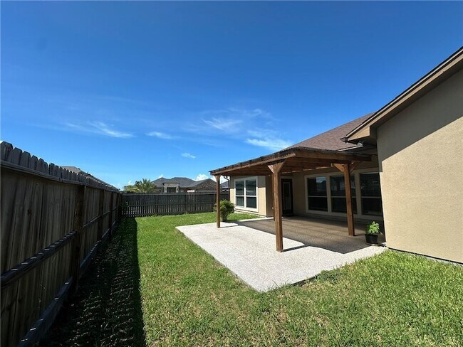 Building Photo - 106 Chiman Cir