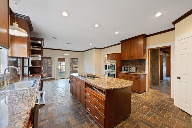 Building Photo - 158 Uriah Dr