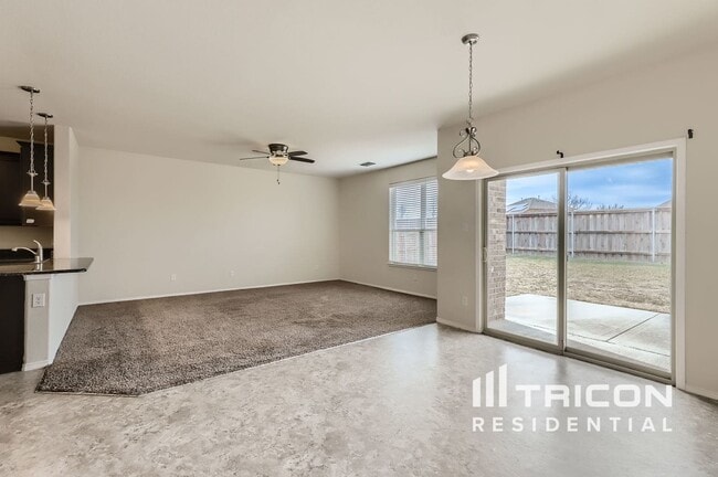 Building Photo - 1307 Hidden Valley Dr