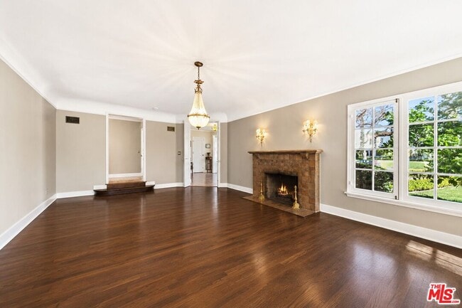 Building Photo - 401 N McCadden Pl