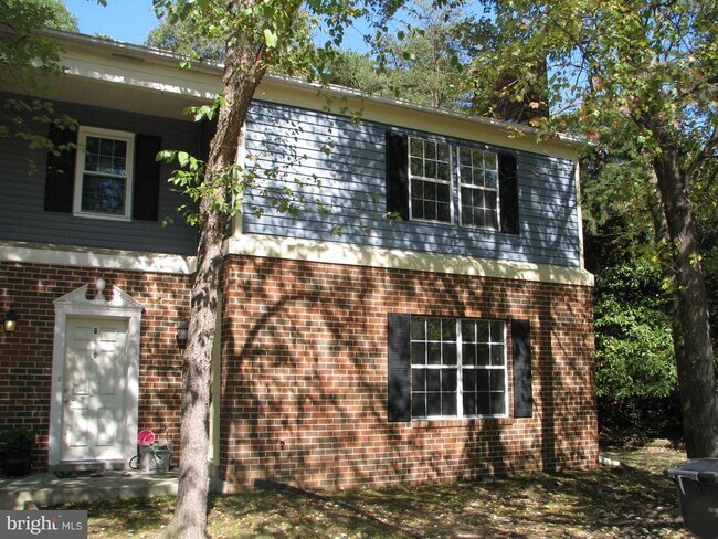 Building Photo - 800 Larkspur Ct