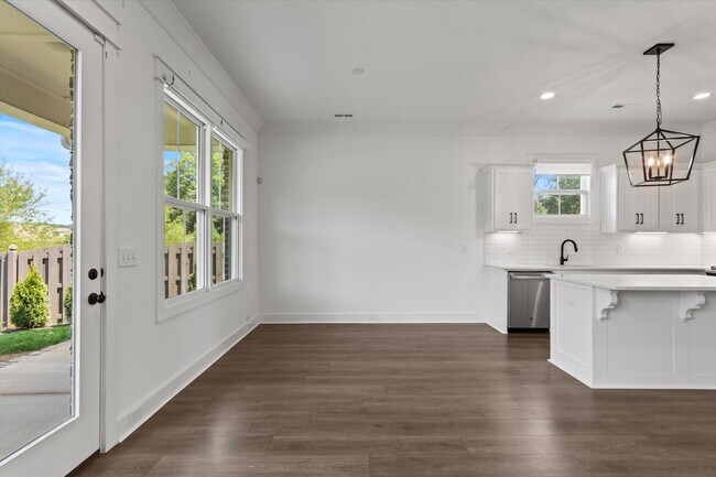 Building Photo - Charming and Spacious 4-Bedroom Home with Bonus Room and Private Backyard