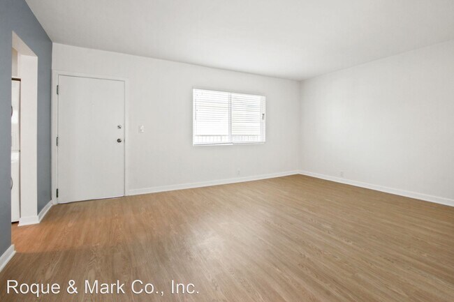 Building Photo - 1 br, 1 bath Apartment - 117 Strand Street...