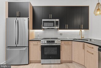 Building Photo - 1232 Chancellor St