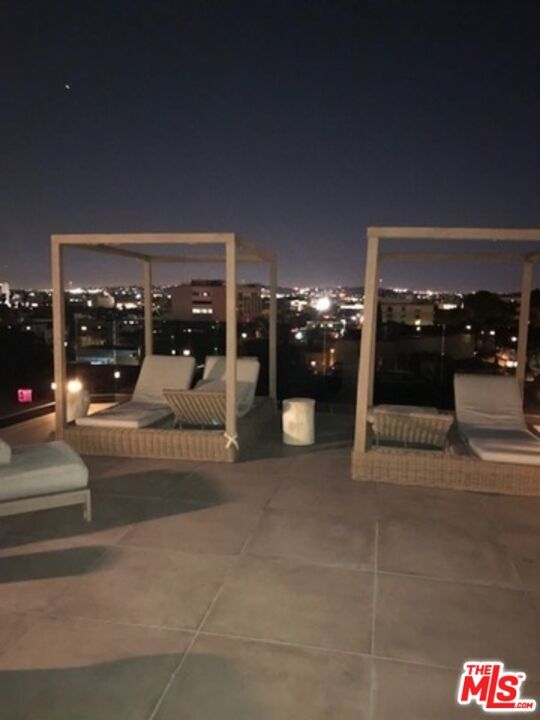 Building Photo - 8811 Burton Way