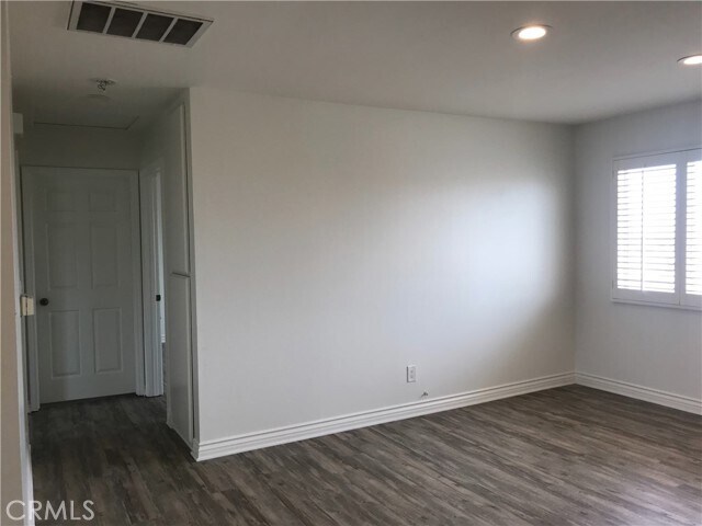 Building Photo - 952 W 18th St