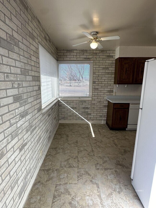 Building Photo - 2883 Bigler Ave