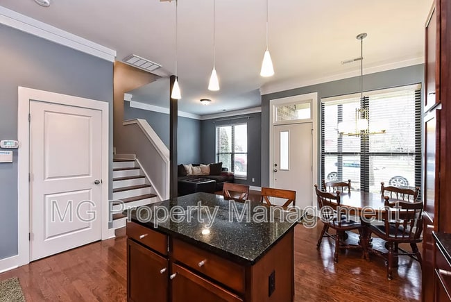 Building Photo - 3475 Spencer St