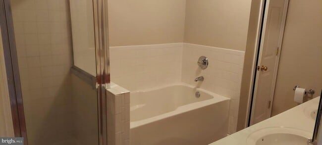 Building Photo - 8089 Brookstone Ct