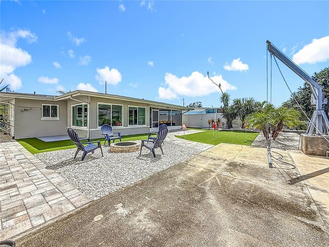 Building Photo - 572 Baywood Dr N