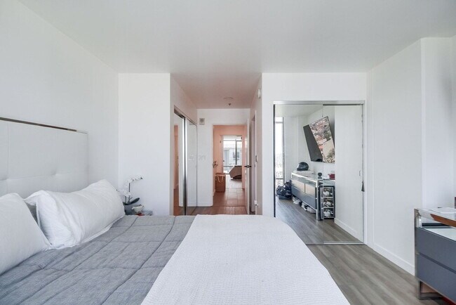 Building Photo - Penthouse Living in Charming Little Italy
