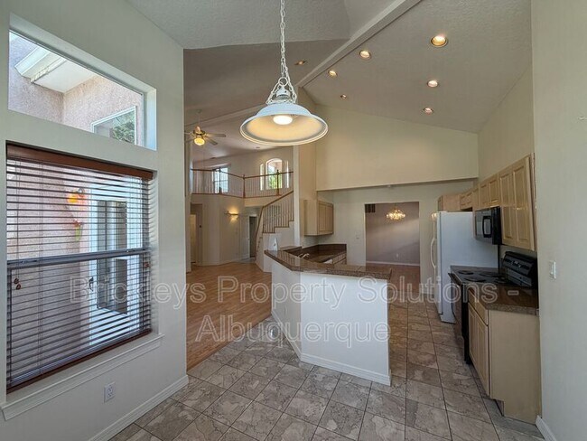 Building Photo - 6517 Glen Oak NE
