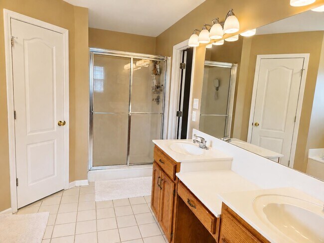 Building Photo - 11652 Belle Manor Dr
