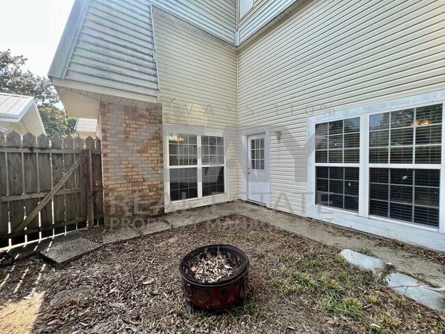 Building Photo - COMING SOON! 3 Bedroom Home in Fox Run!