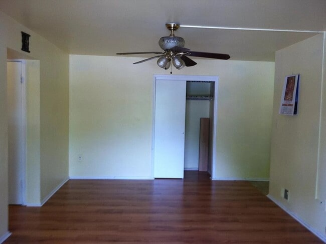 Building Photo - 1207 Green Hollow Dr