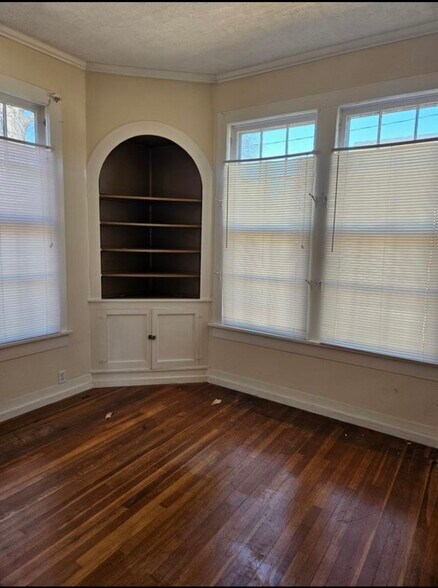 Building Photo - 912 Grand Ave