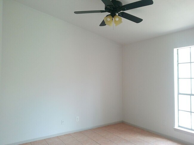 Building Photo - 2309 Capitan Dr