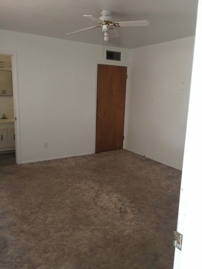Building Photo - 1617 S Main Ave