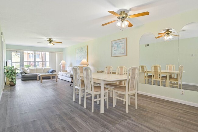 Building Photo - Beautiful Condo in South Naples