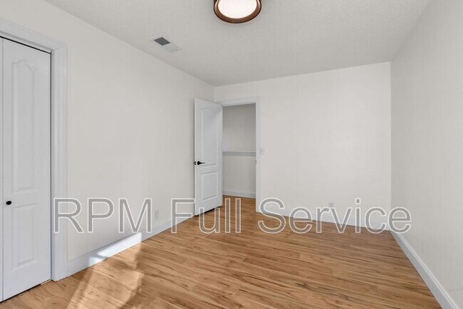 Building Photo - 4745 Aaron Dr