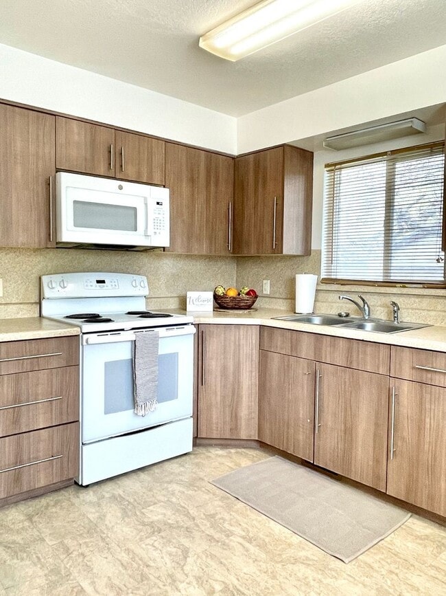 Building Photo - 54 W 250 N