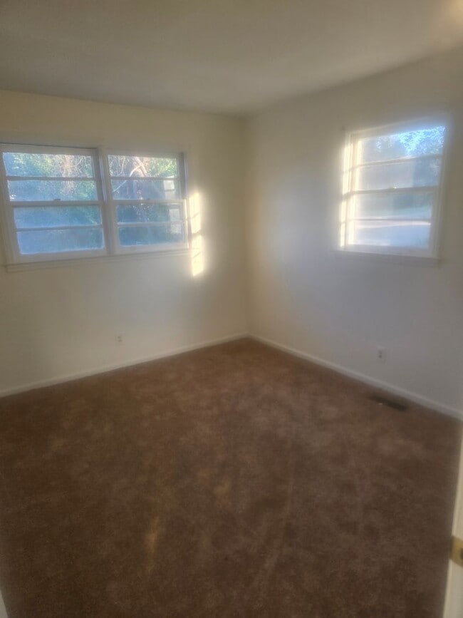 Building Photo - Spacious and affordable