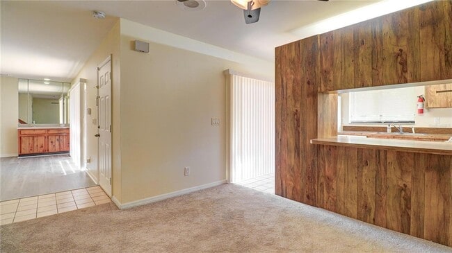 Building Photo - 15206 W Pond Woods Dr