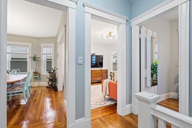 Building Photo - Parking - Free Laundry - Deck - Yard