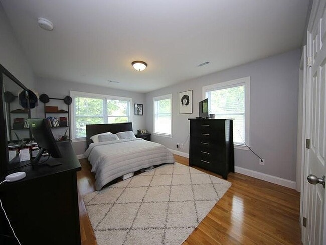 Building Photo - 10 Irma St