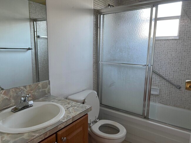 Building Photo - 82 Normandy Ln